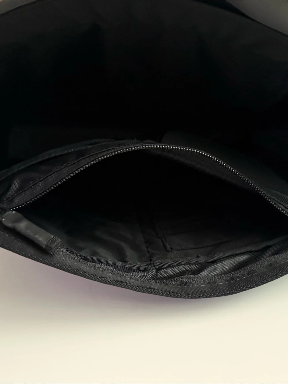TIMBUK2 Messenger Bag Black & White Herringbone & Black NWOT- RARE